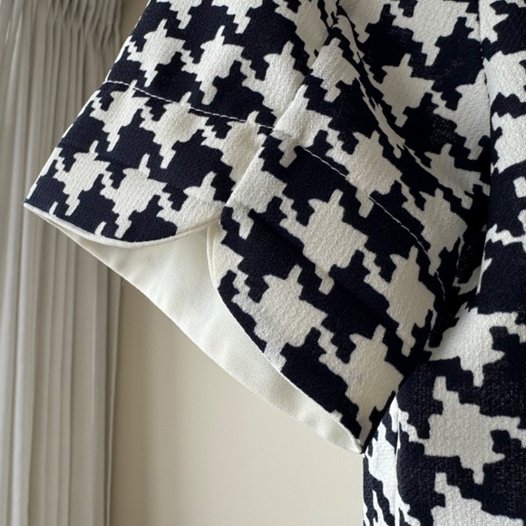 Houndstooth Zip Back Blouse - Picture 3 of 4